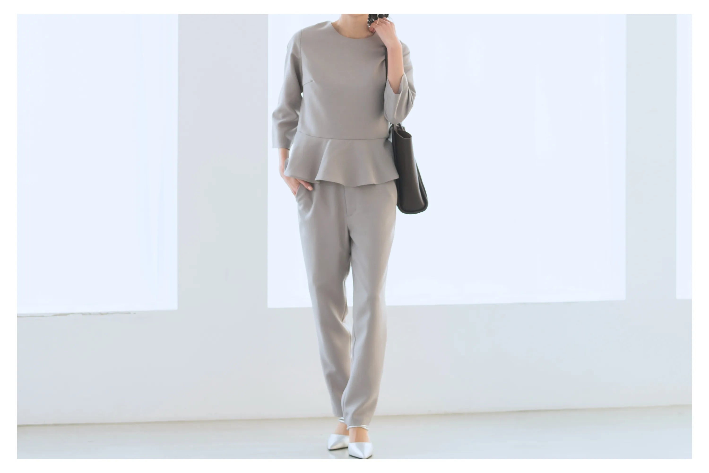 パンツスーツ