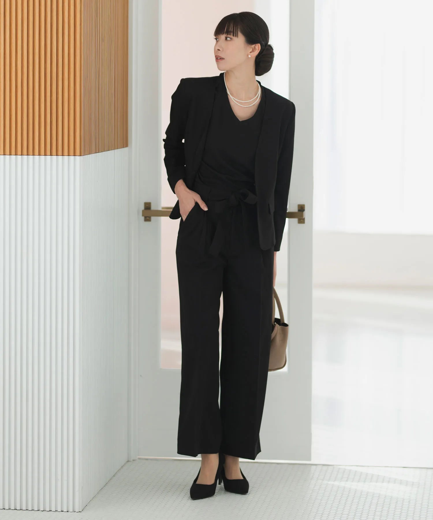 ○グラシア○パンツスーツ セットアップ ノーカラー ストレッチ ベージュ グラシア × グローバルワーク パンツスーツ オフィスウェア ノーカラー M  GLOBAL WORK（グローバルワーク）の「リネンコンノーカラー半袖ジャケット【MATINEE LINE】/948017（ノーカラージャケット ... 半袖ノーカラーセットアップスーツ