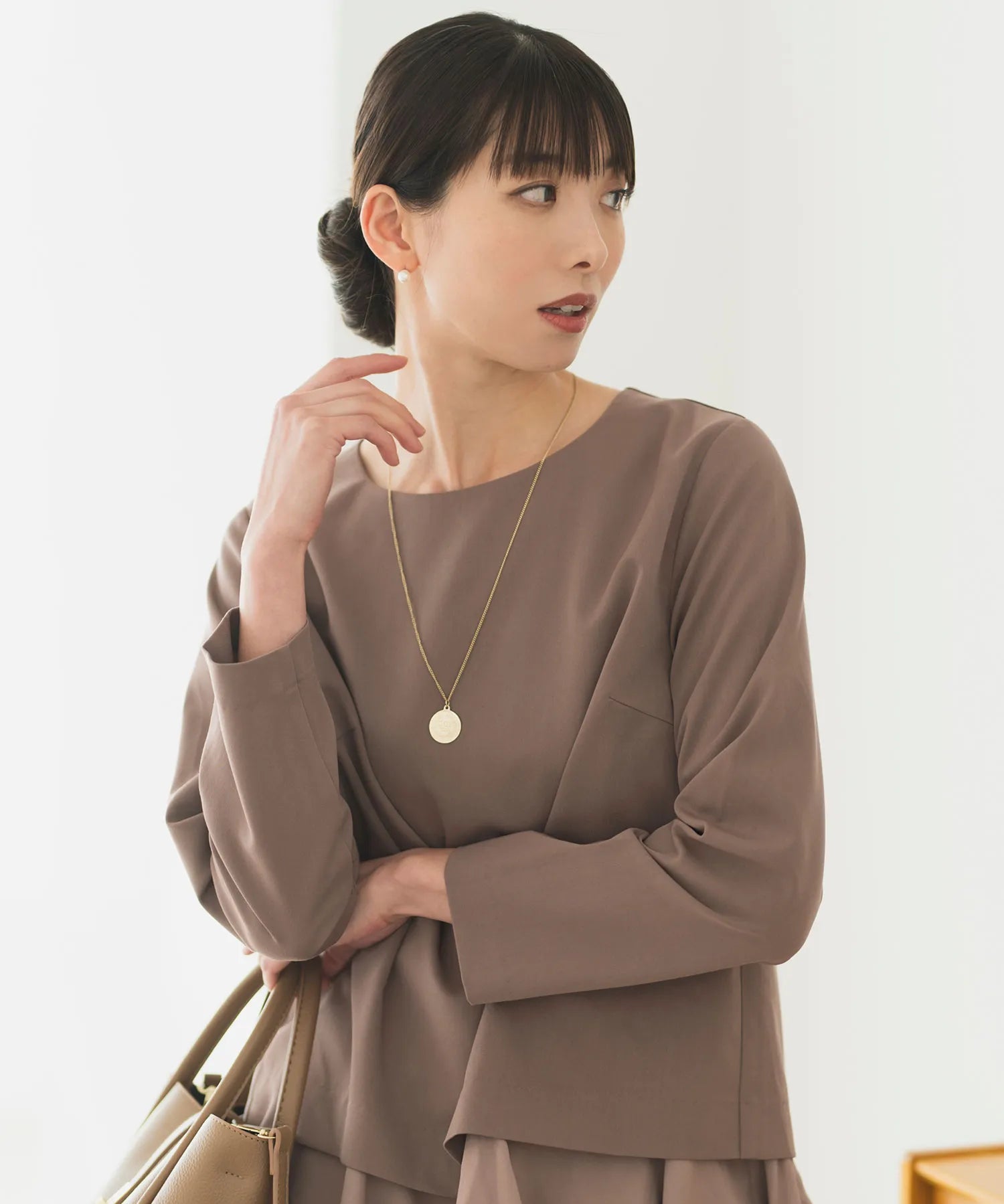 【洗える/セレモニースーツ/セットアップ】ふんわり裾ペプラムトップス・美脚パンツ 2点セット