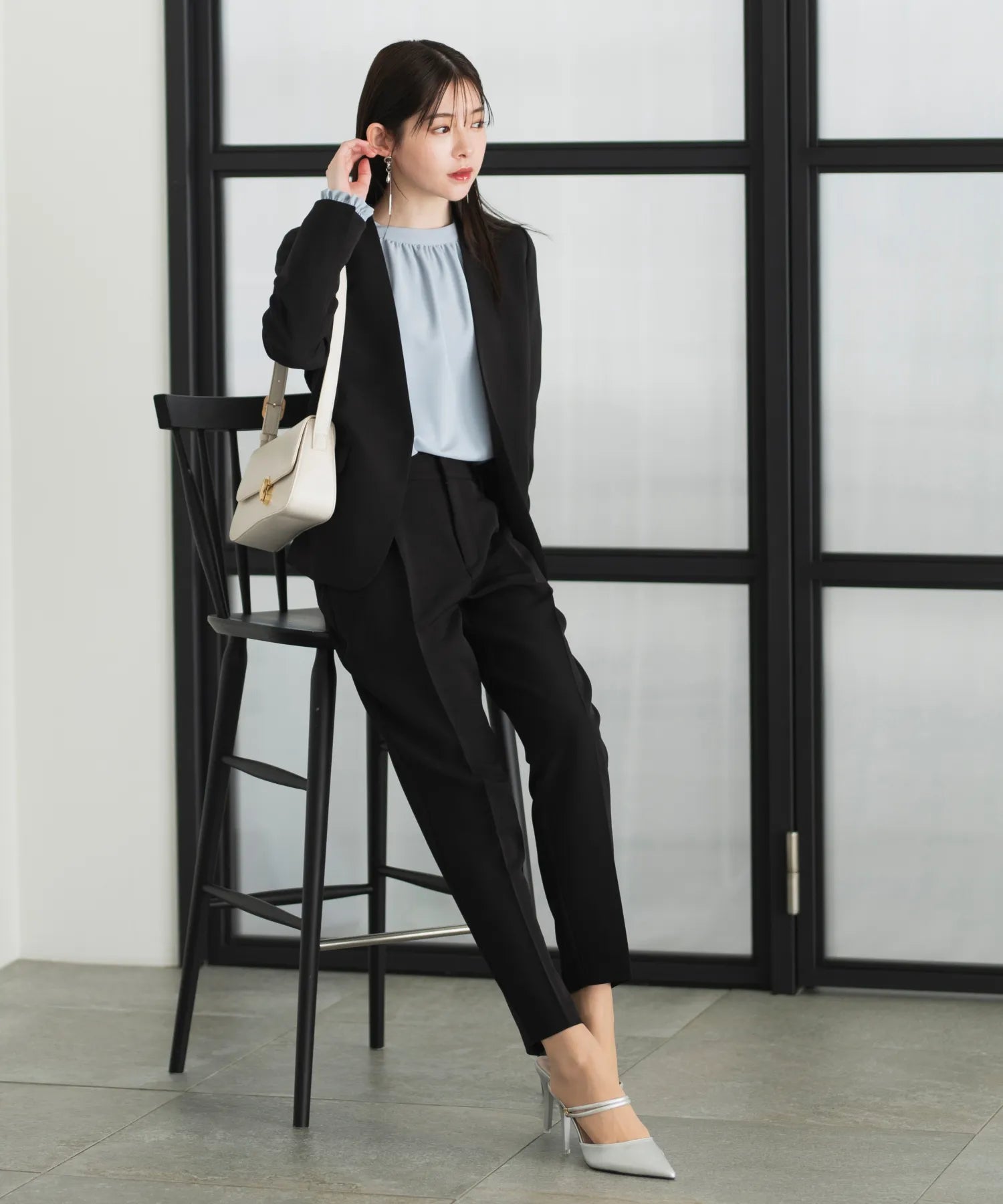 df09001_black_00.webp