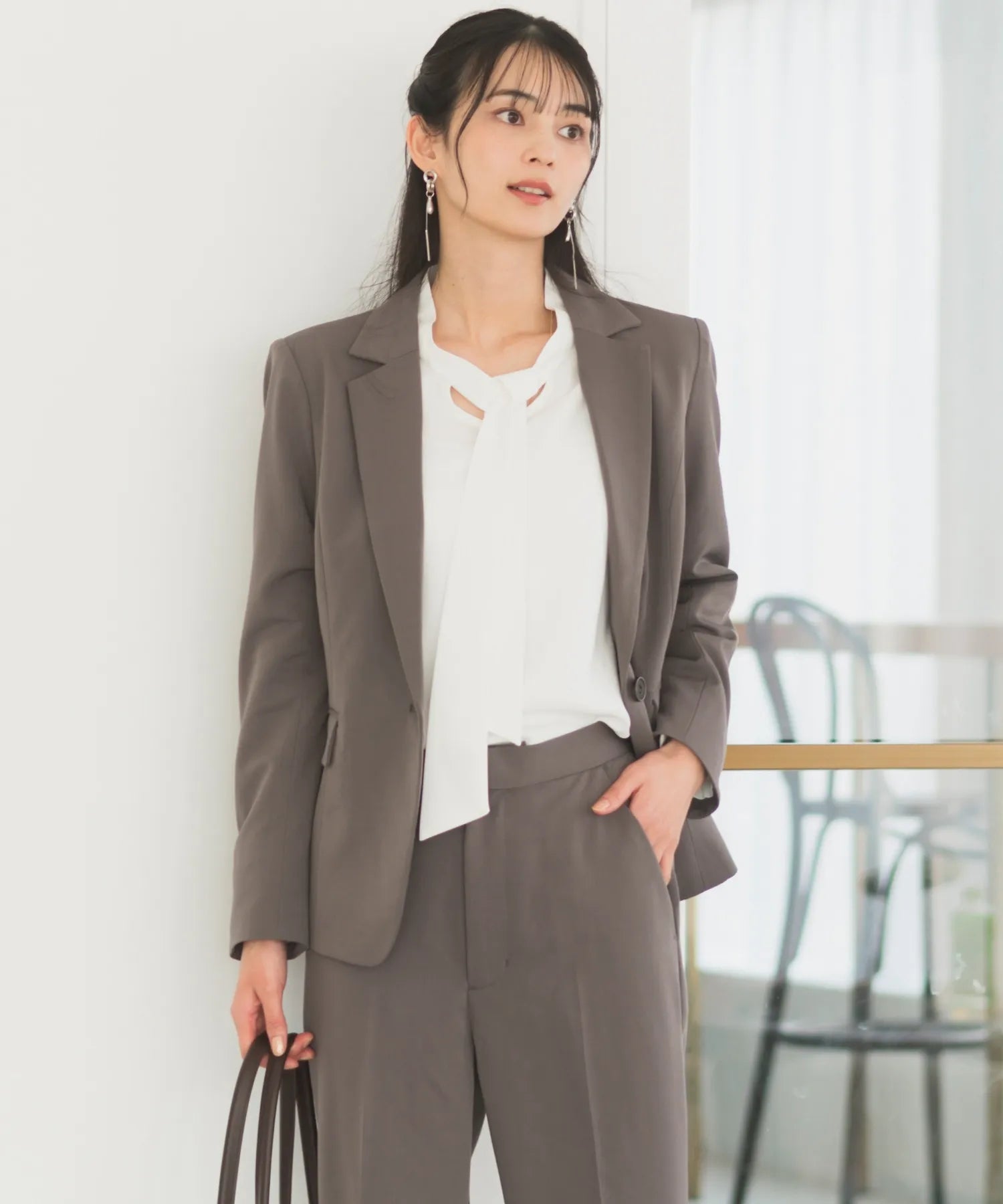 df20011_gray_00.webp