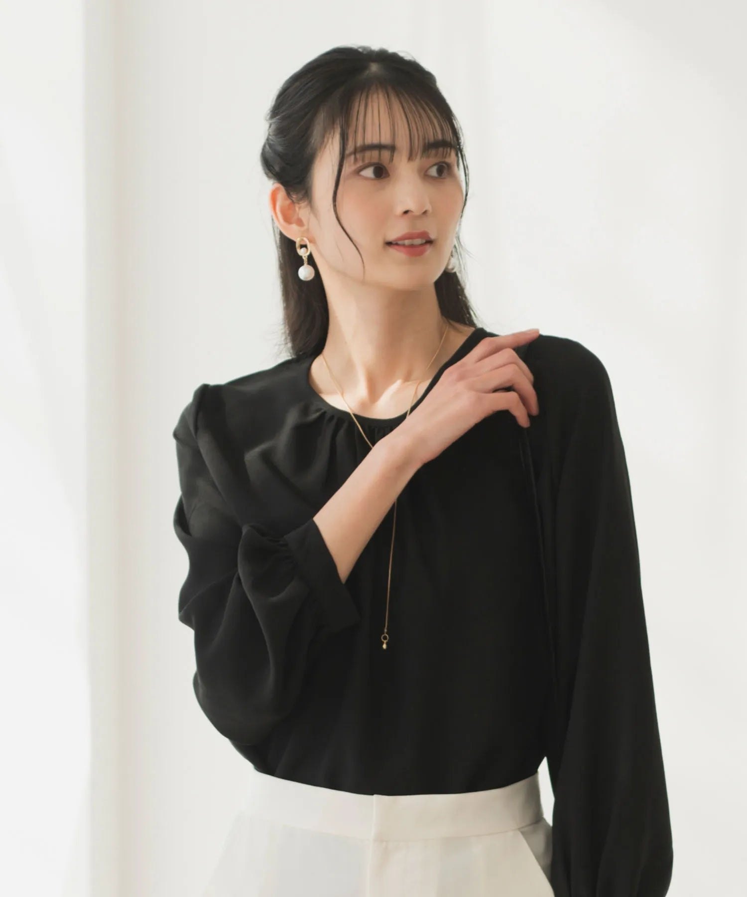 《2025新作》【洗える/防シワ加工/UV加工/花粉防止】ゆったりギャザーブラウス