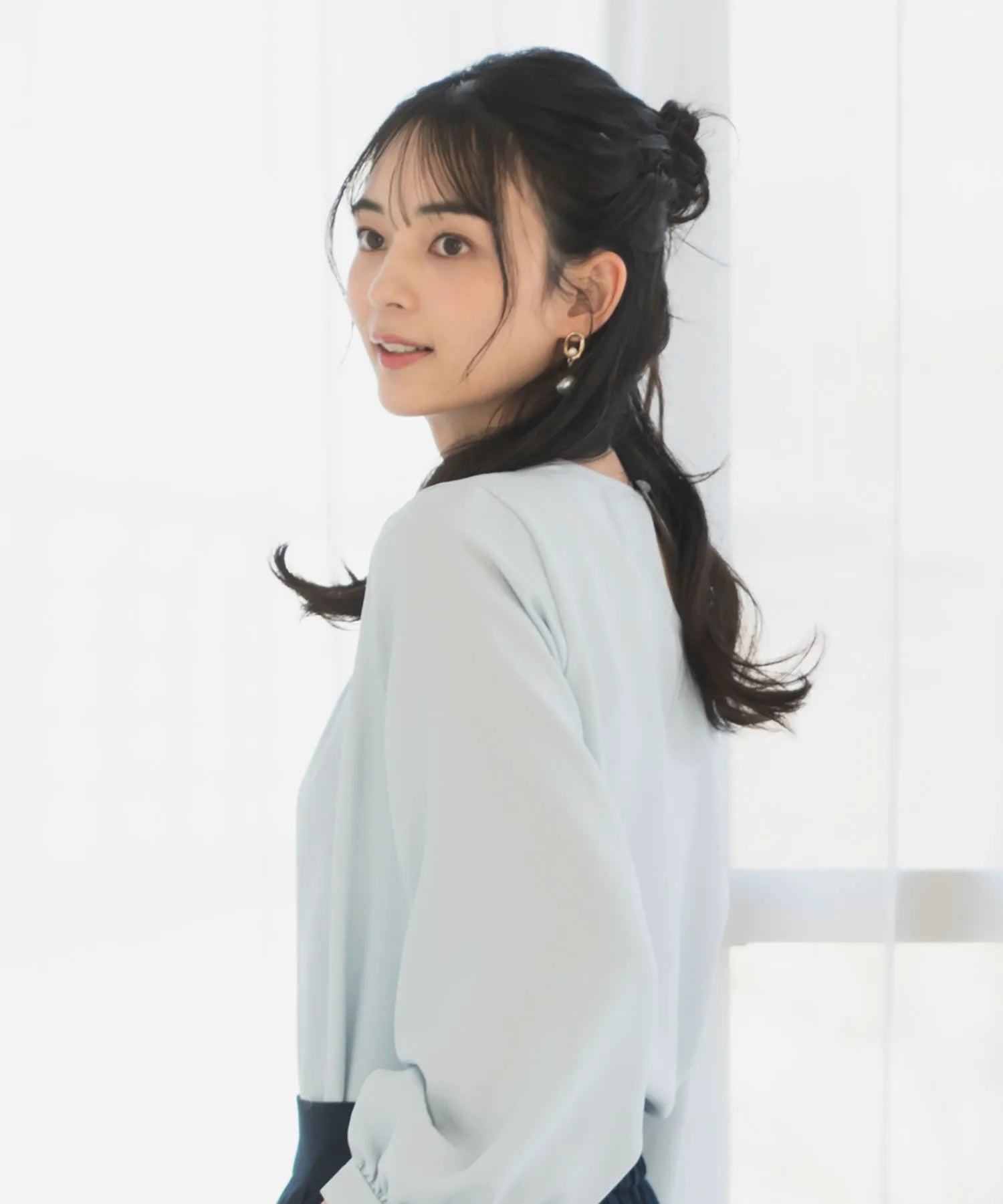 《2025新作》【洗える/防シワ加工/UV加工/花粉防止】ゆったりギャザーブラウス
