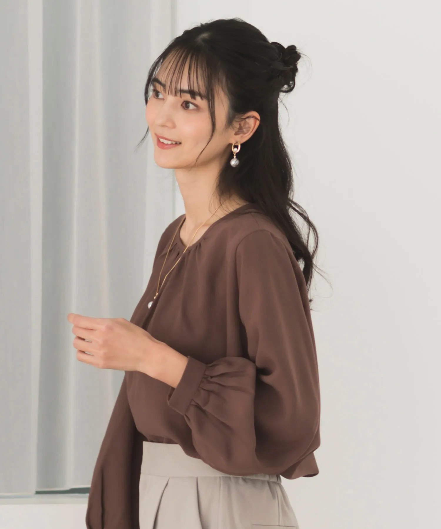 《2025新作》【洗える/防シワ加工/UV加工/花粉防止】ゆったりギャザーブラウス