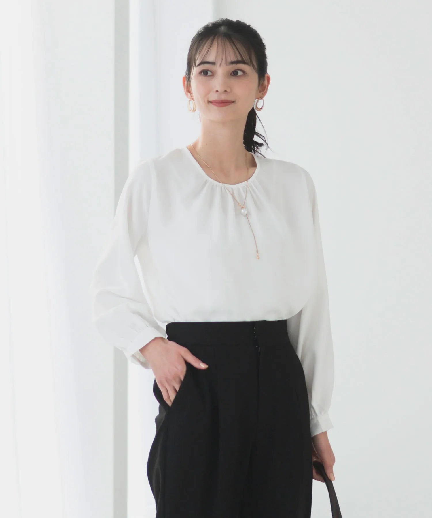 《2025新作》【洗える/防シワ加工/UV加工/花粉防止】ゆったりギャザーブラウス