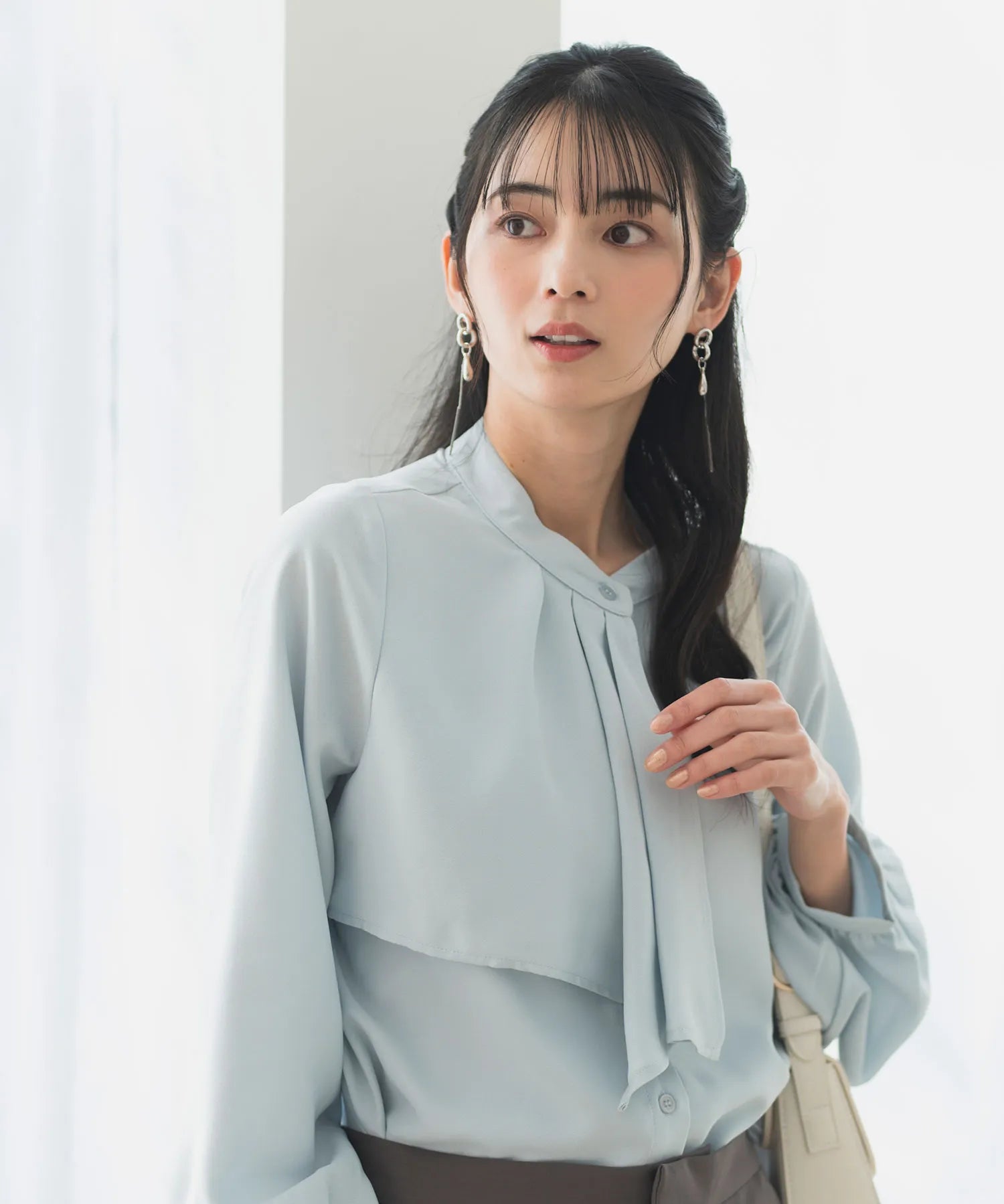 《2025新作》【洗える/防シワ加工/UV加工/花粉防止】タックボウタイブラウス