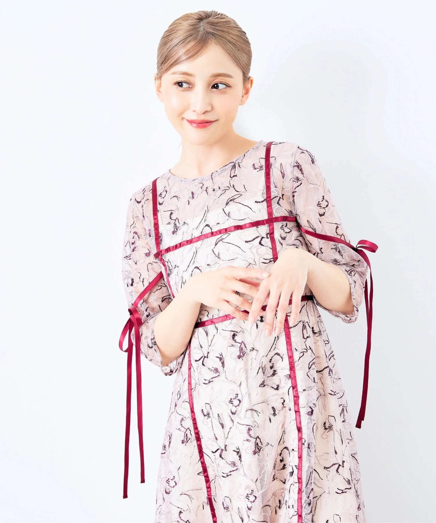 Karen Millen:花刺繍オーガンジー織りミディドレス KAREN Karen Millen:花刺繍オーガンジー織りミディドレス KAREN