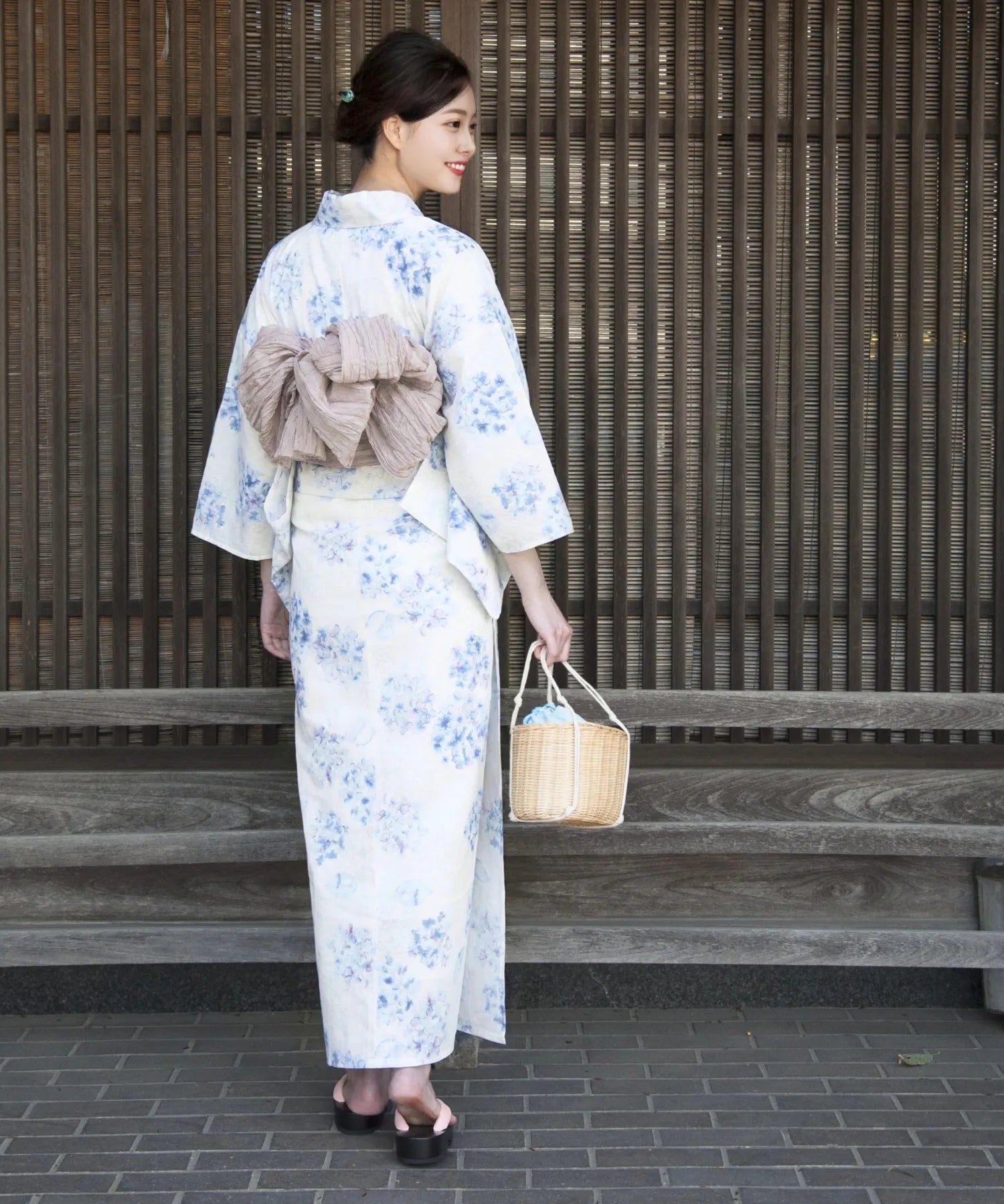 夏麗し浴衣 紫陽花の幻想 下駄付き5点セット(浴衣・兵児帯・腰紐×2・下駄)