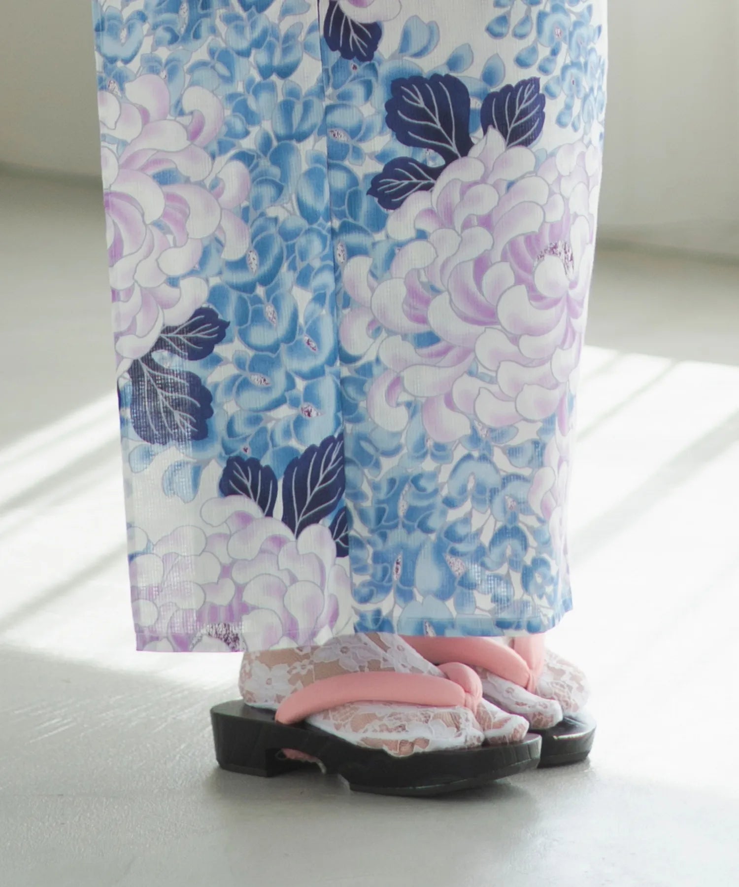煌やか花浴衣 甘い菊藤咲き 下駄付き5点セット(浴衣・兵児帯・腰紐×2・下駄)