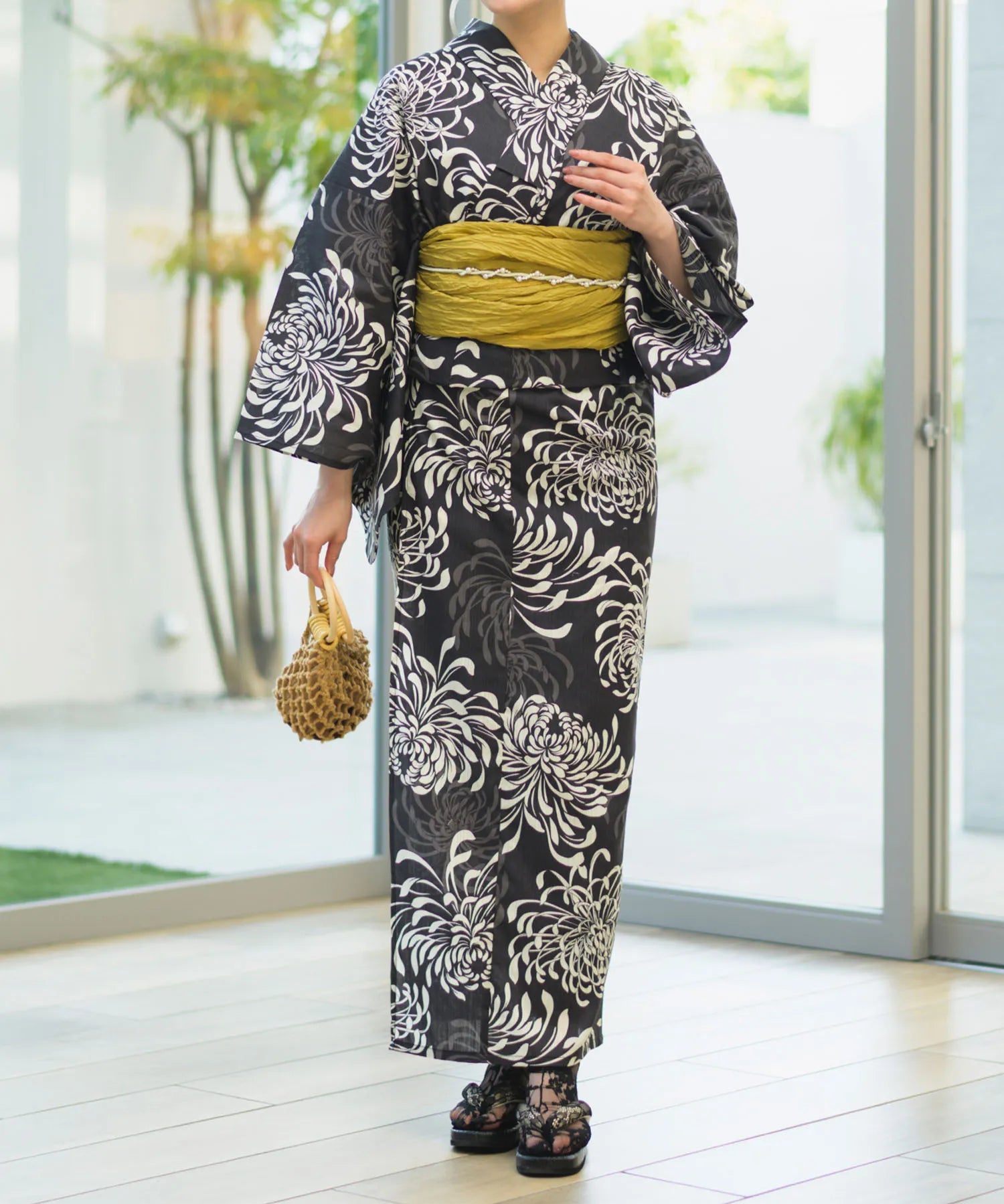 夏宵浴衣 月影の菊詩 下駄付き5点セット(浴衣・兵児帯・腰紐×2・下駄)