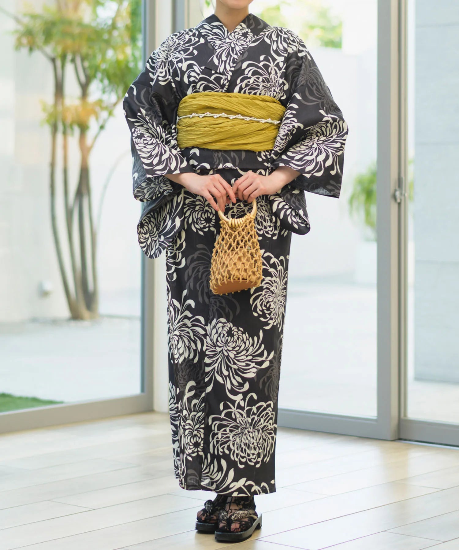 夏宵浴衣 月影の菊詩 下駄付き5点セット(浴衣・兵児帯・腰紐×2・下駄)