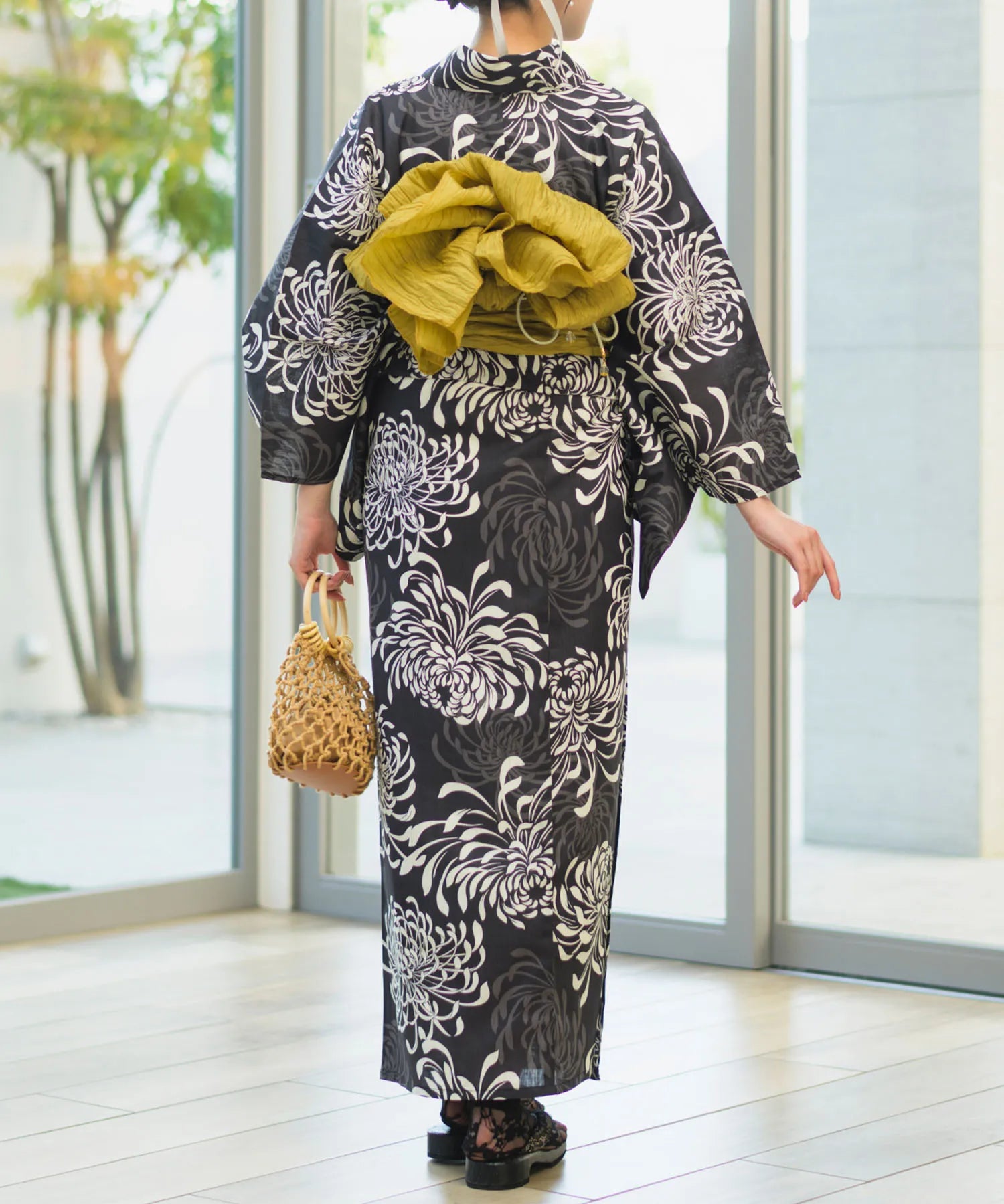 夏宵浴衣 月影の菊詩 下駄付き5点セット(浴衣・兵児帯・腰紐×2・下駄)