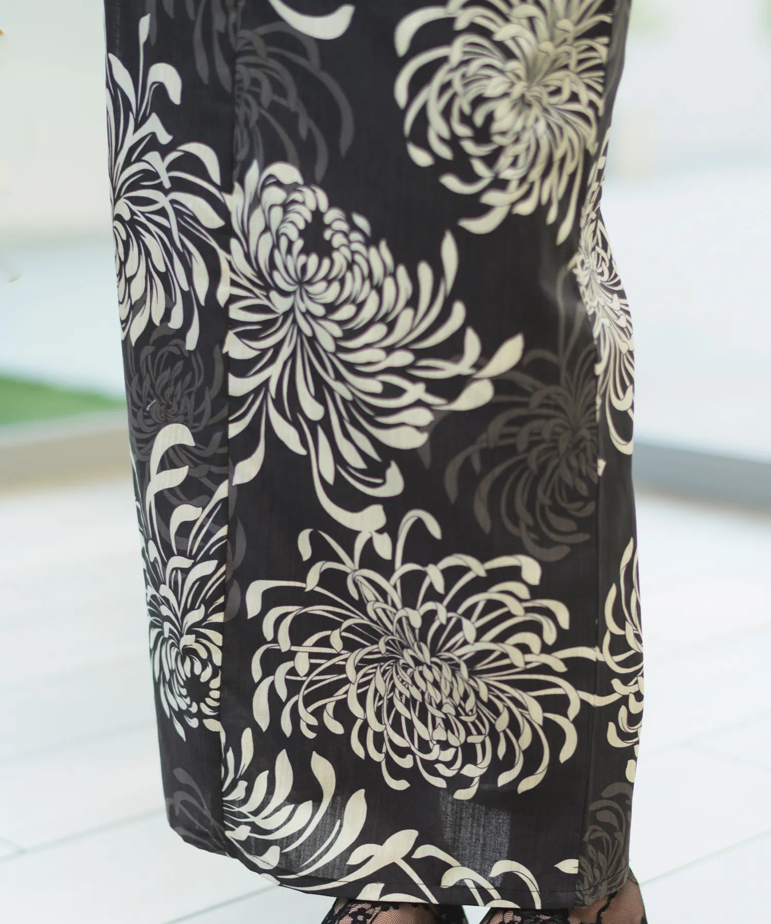 夏宵浴衣 月影の菊詩 下駄付き5点セット(浴衣・兵児帯・腰紐×2・下駄)