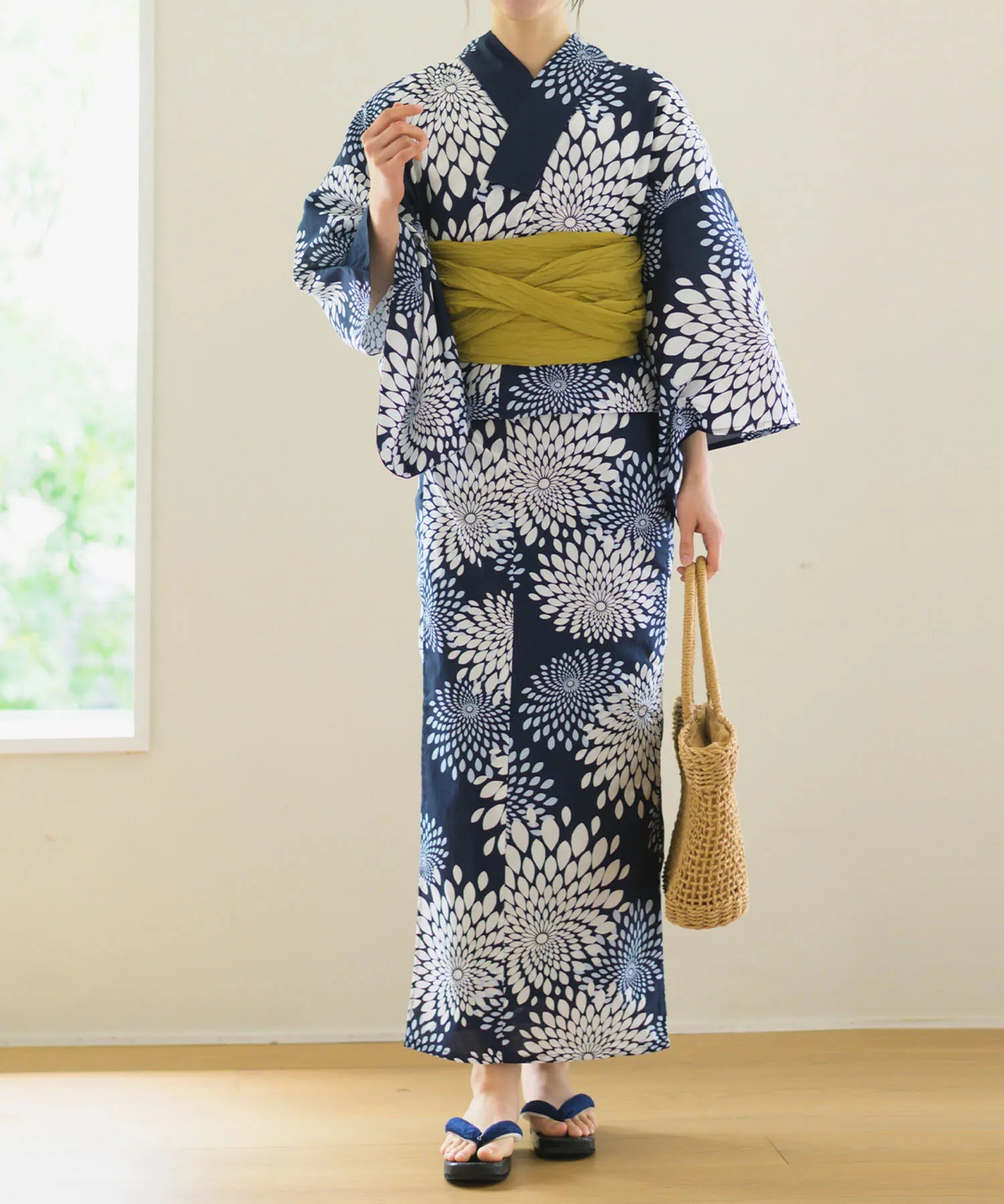 夏花浴衣 紺菊華 下駄付き5点セット(浴衣・兵児帯・腰紐×2・下駄 夏花浴衣 紺菊華 下駄付き5点セット(浴衣・兵児帯・腰紐×2・下駄