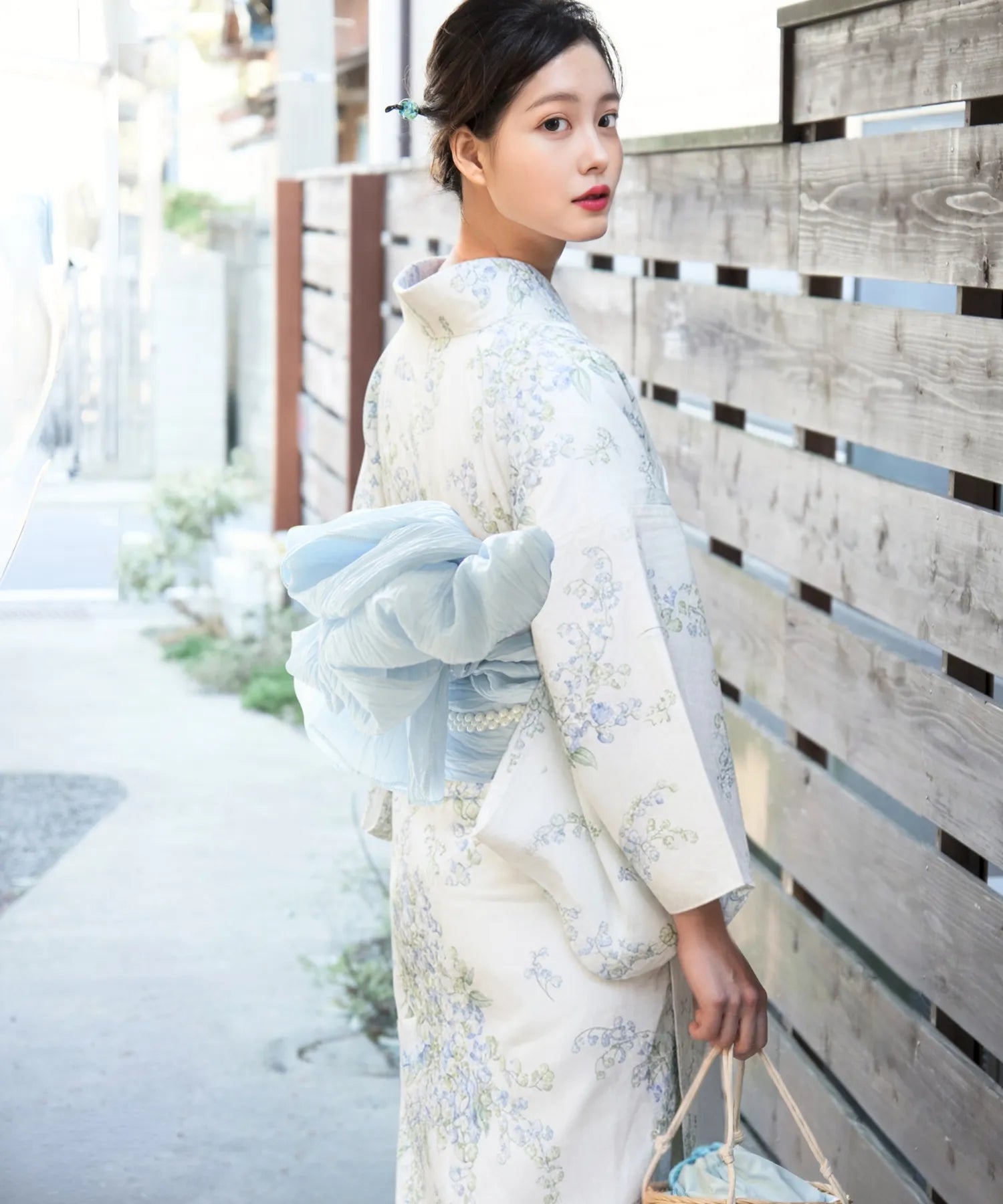 yu70023_26_01.webp