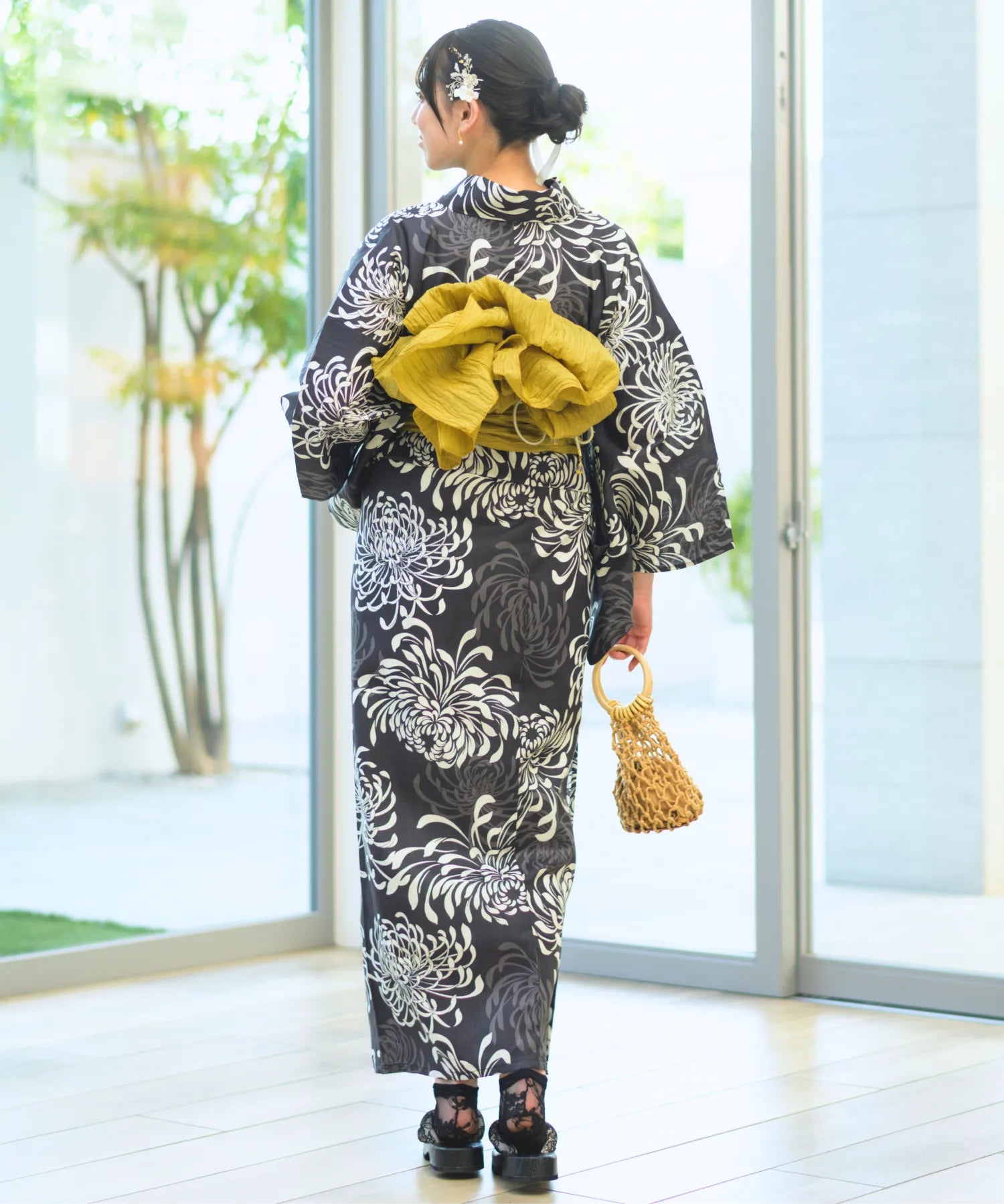 夏宵浴衣 月影の菊詩 下駄付き5点セット(浴衣・兵児帯・腰紐×2・下駄)