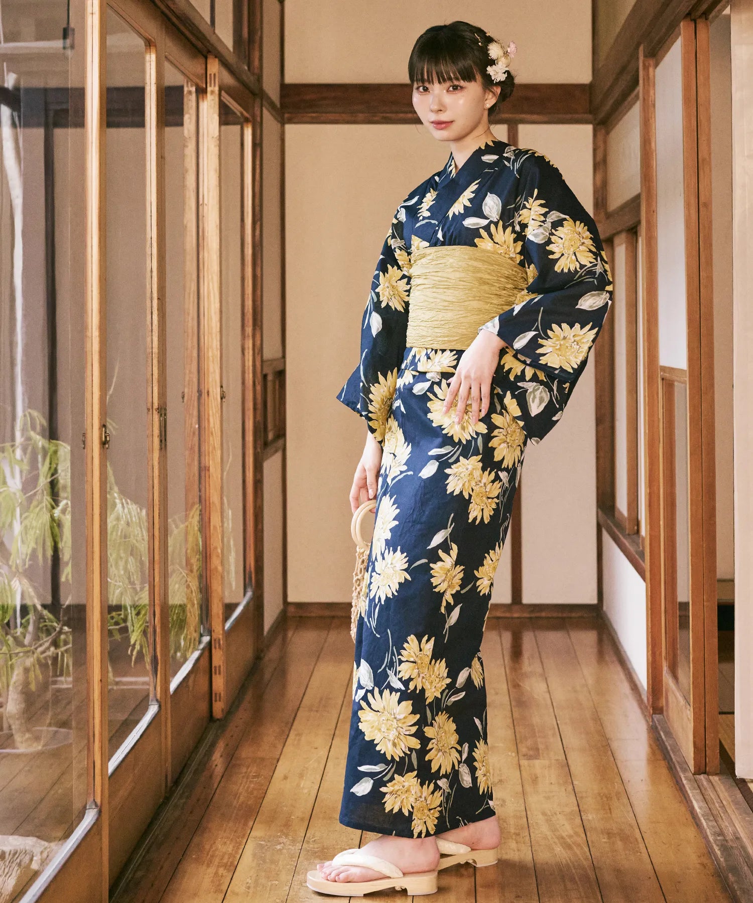 yu70052_02.webp