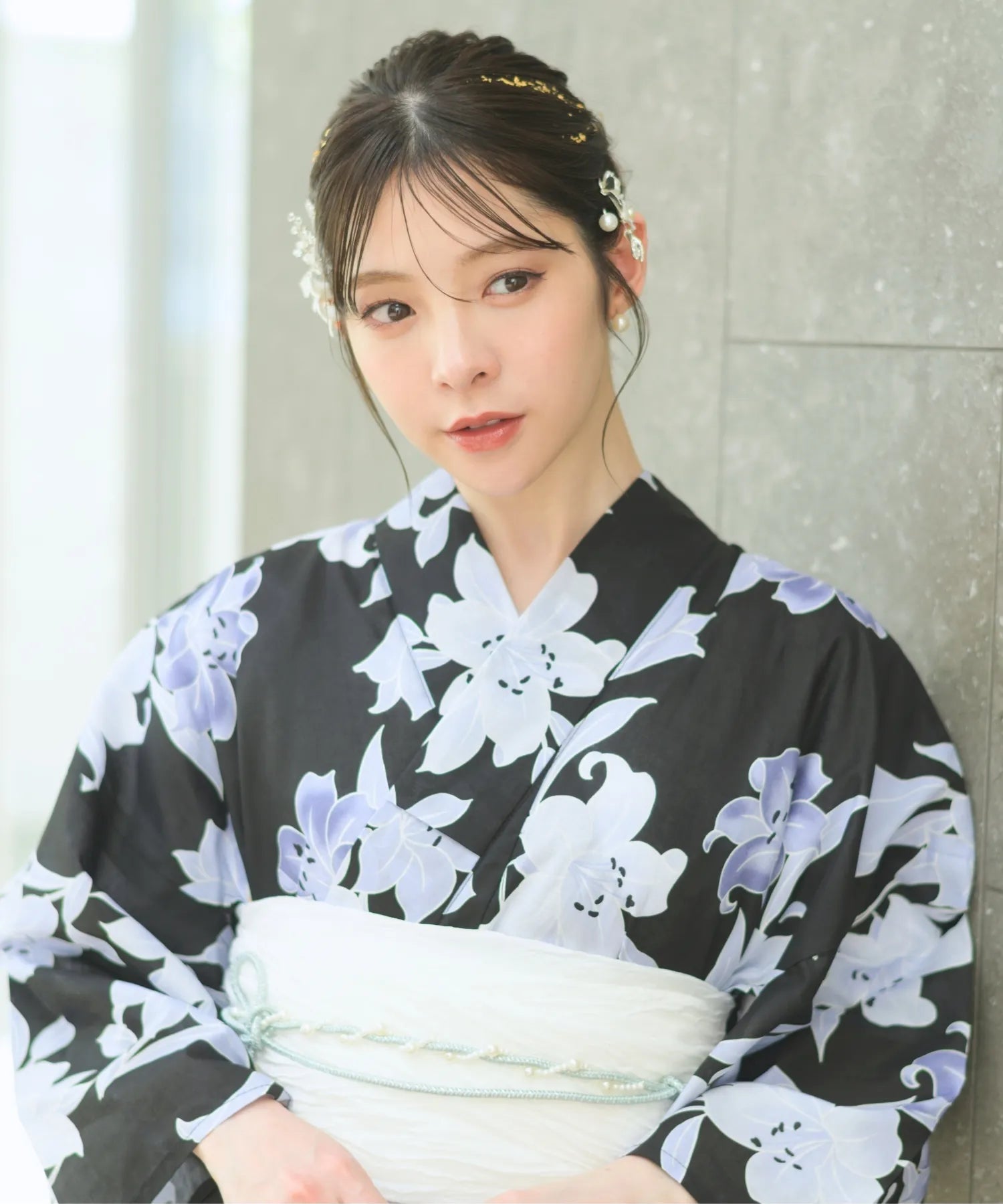 夏花浴衣 月下の百合調べ 下駄付き5点セット(浴衣・兵児帯・腰紐×2・下駄)