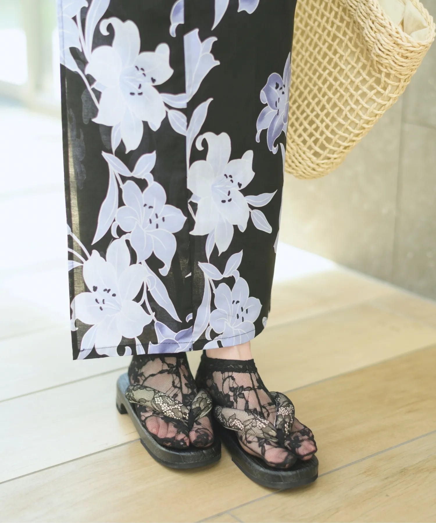 夏花浴衣 月下の百合調べ 下駄付き5点セット(浴衣・兵児帯・腰紐×2・下駄)